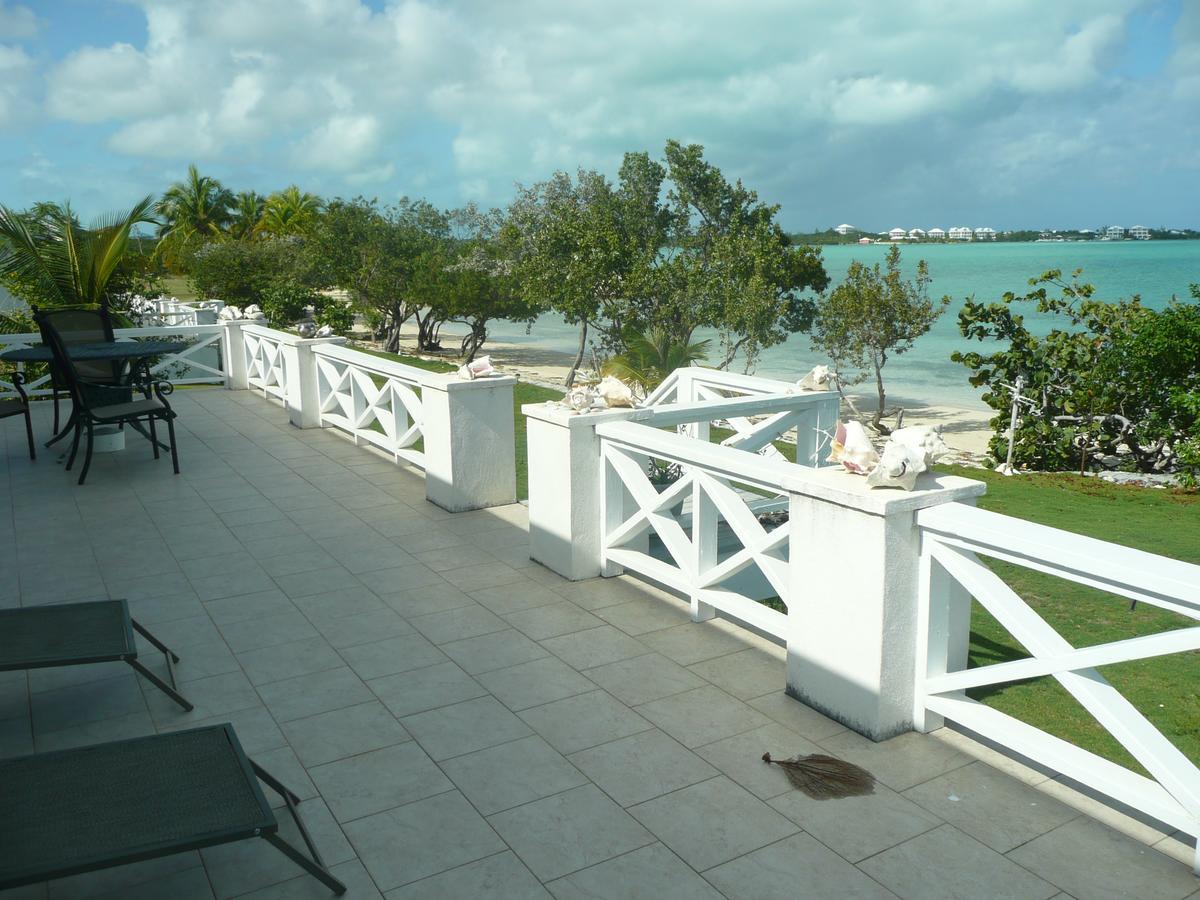 Cut Villas * George Town