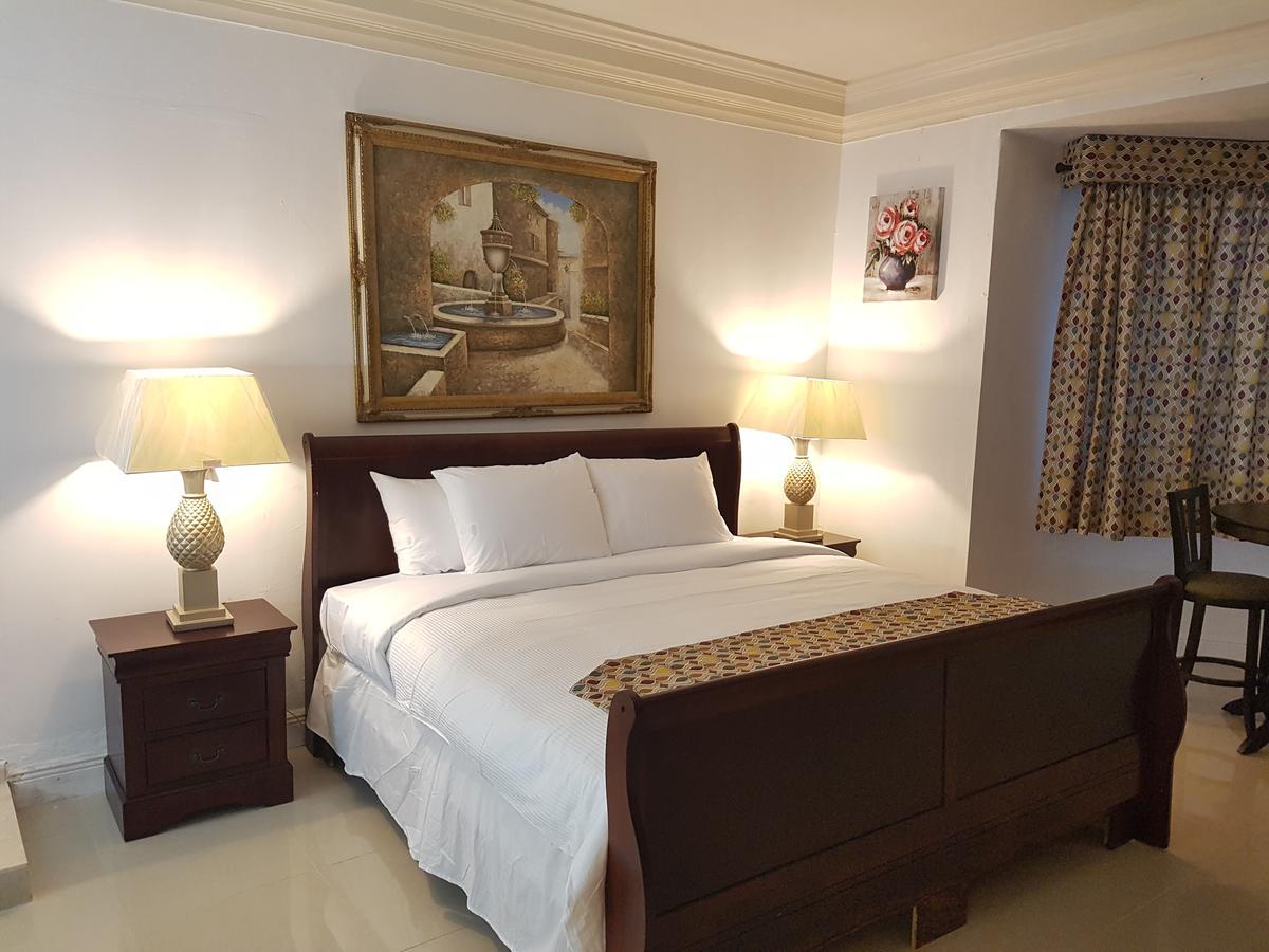 Bed & Breakfast Golden Palms House Nassau