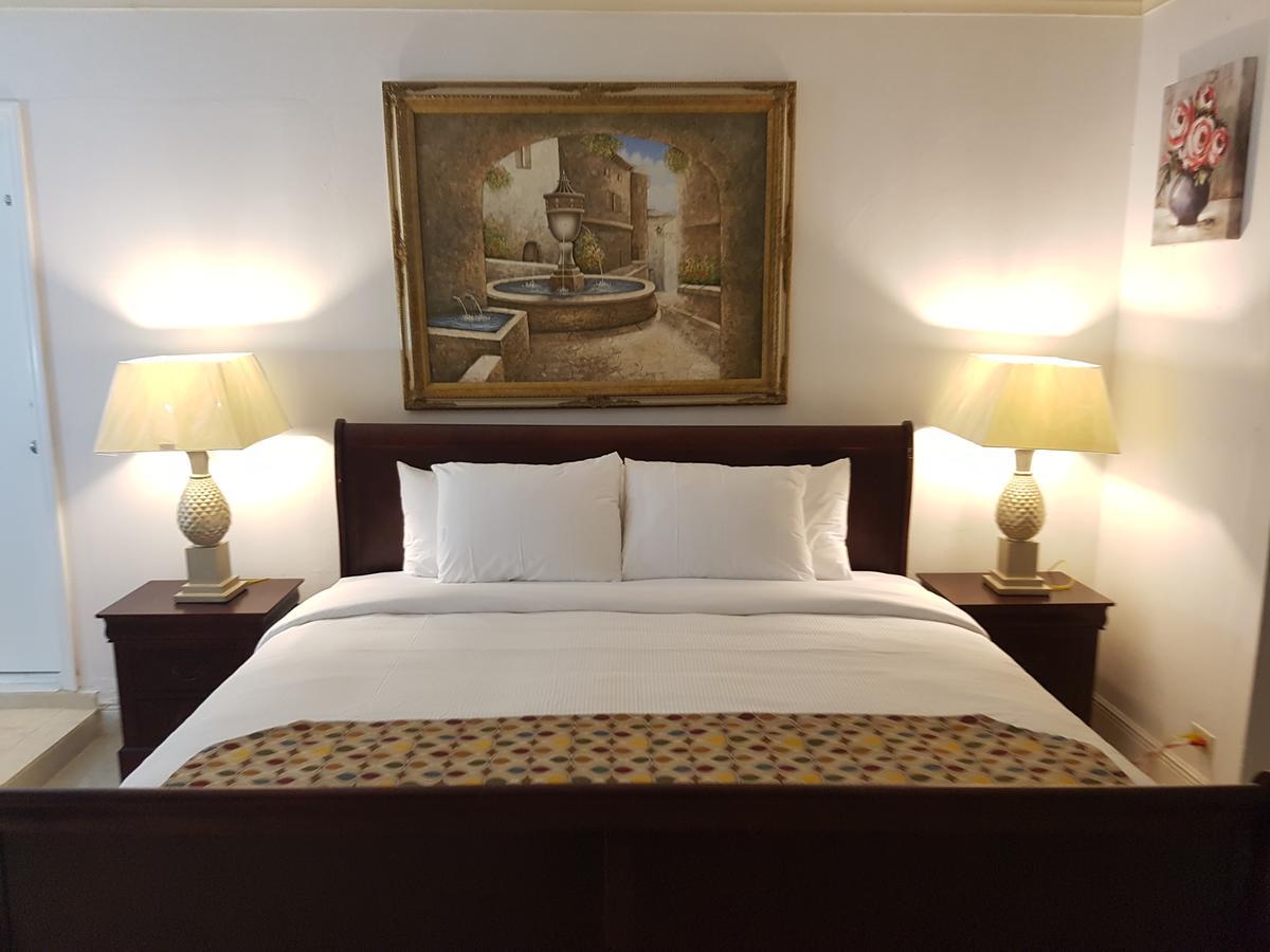 Golden Palms House Bed & Breakfast 3*