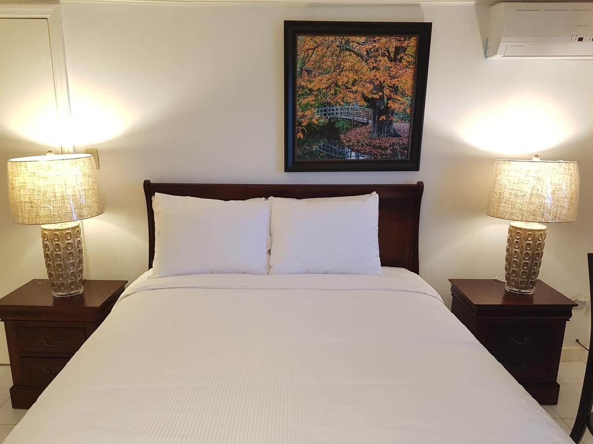 Bed & Breakfast Golden Palms House Nassau