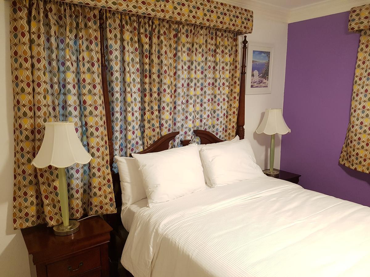 Golden Palms House Bed & Breakfast Nassau