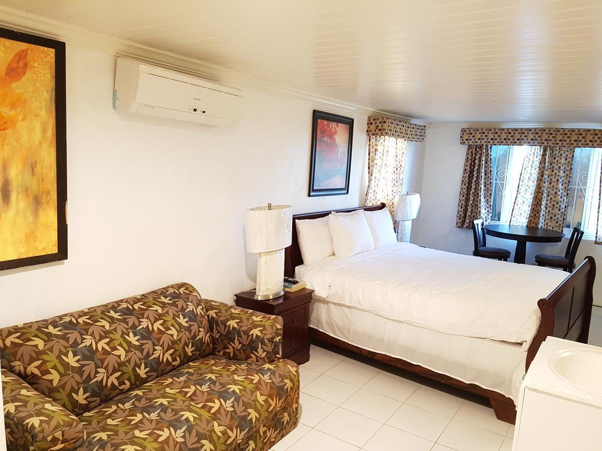 Bed & Breakfast Golden Palms House Nassau