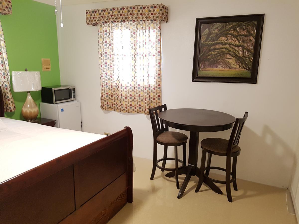 Golden Palms House Bed & Breakfast