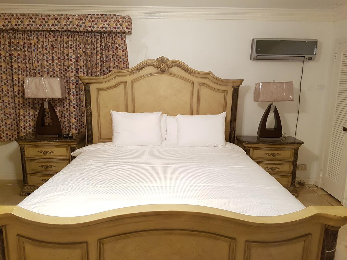 Golden Palms House Bed & Breakfast