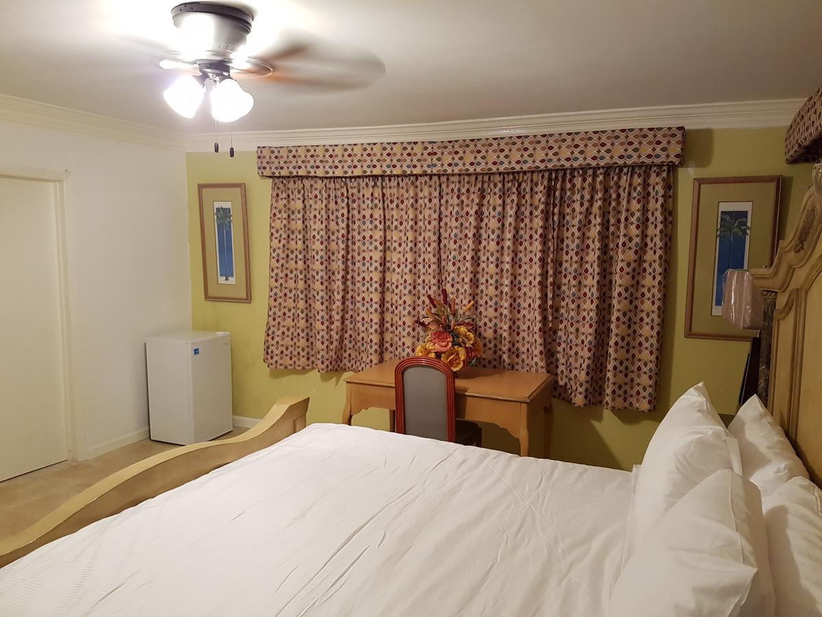 Bed & Breakfast Golden Palms House