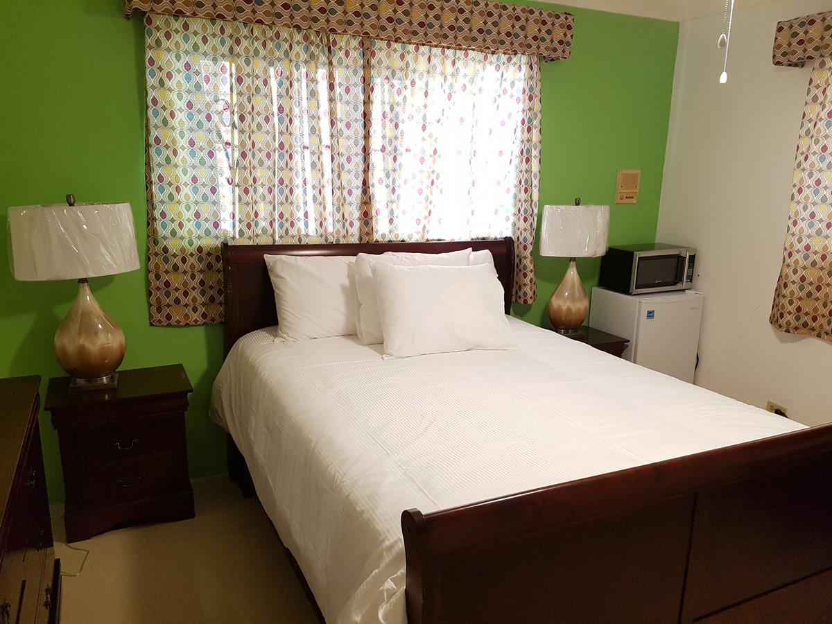 Golden Palms House Bed & Breakfast