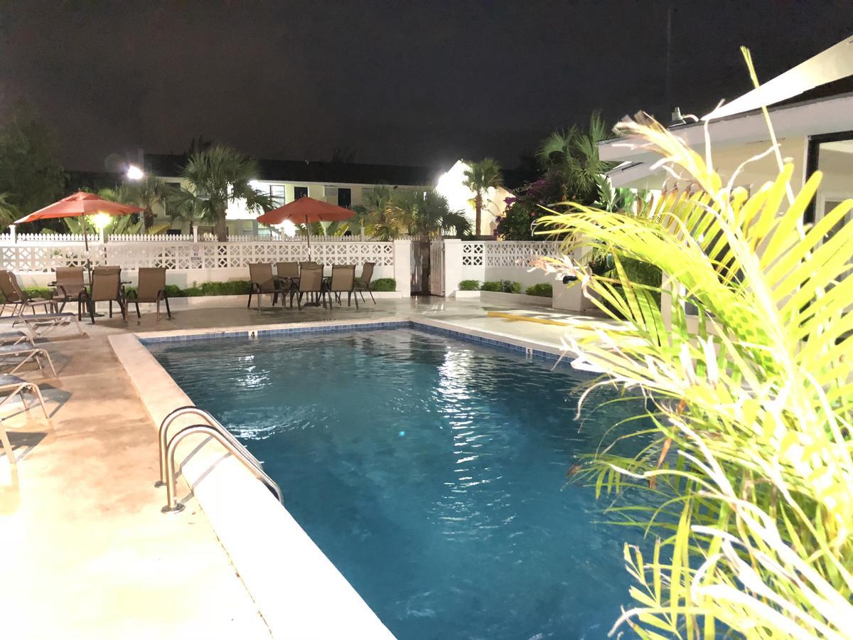 Colony Club & Hotel 3*