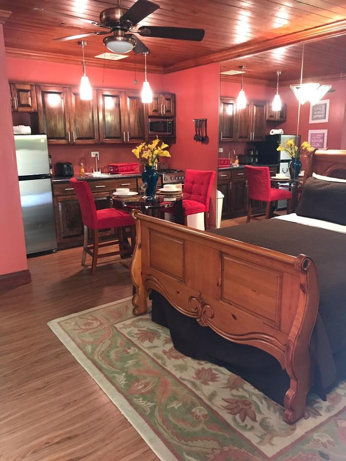 Brownstone Apartment Nassau