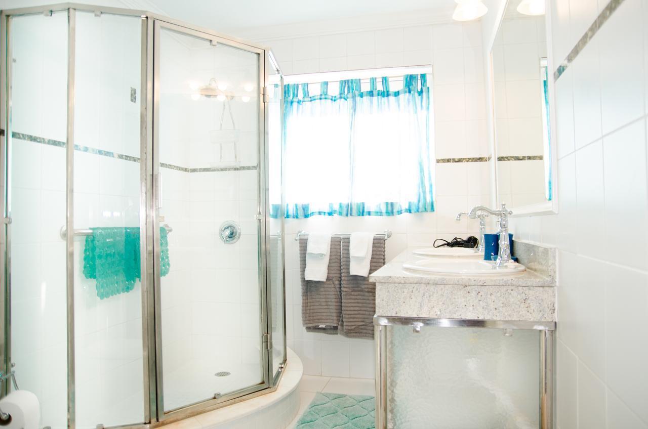 Four Bedroom Oceanfront Holiday home *