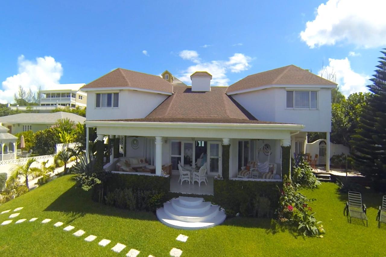 Four Bedroom Oceanfront Holiday home *