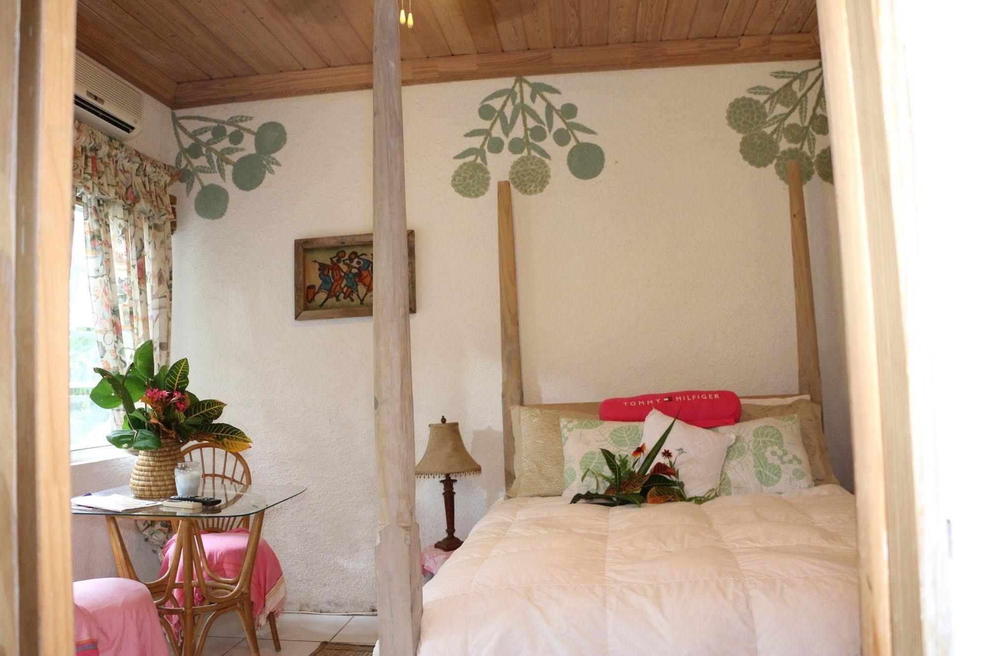 Lodge The Sugar Apple *