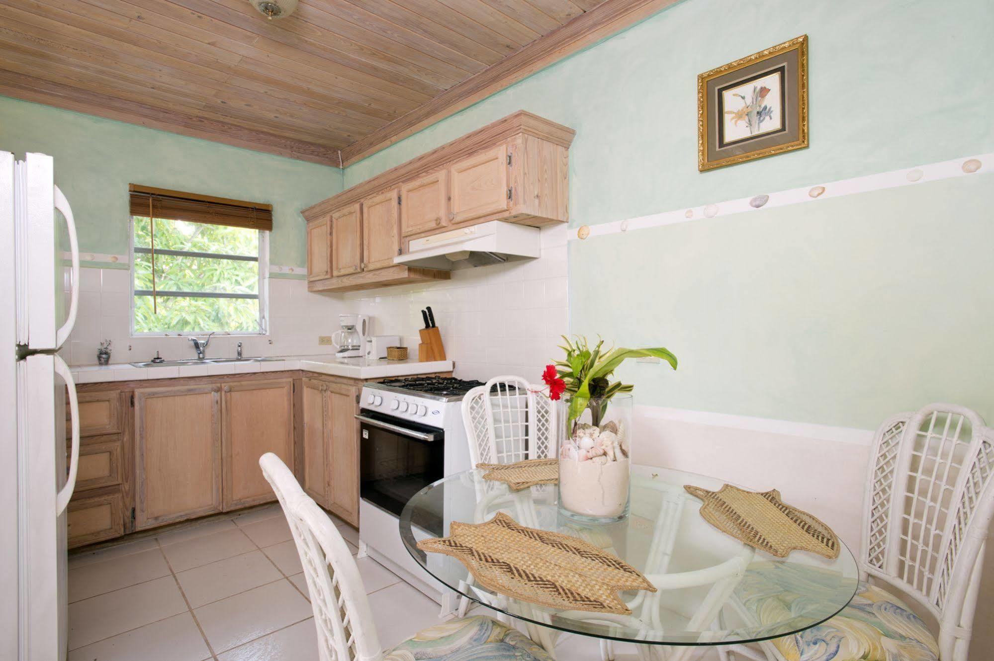 The Sugar Apple Lodge Dunmore Town