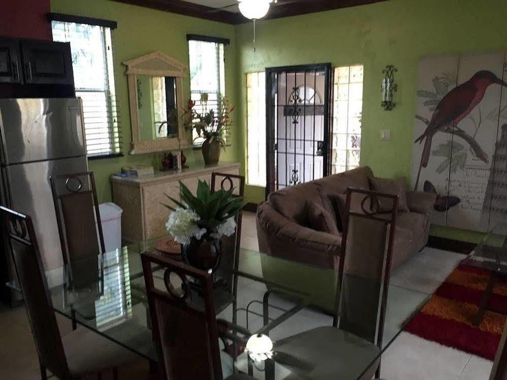 Guest house Brownstone 1