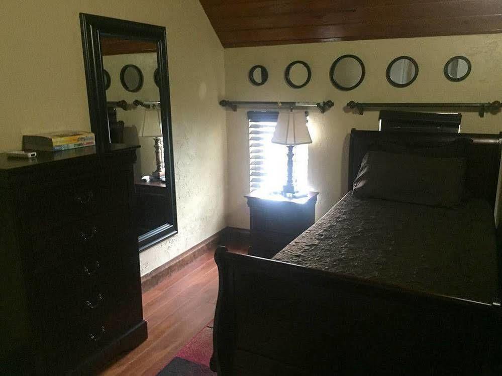 Brownstone 1 Guest house
