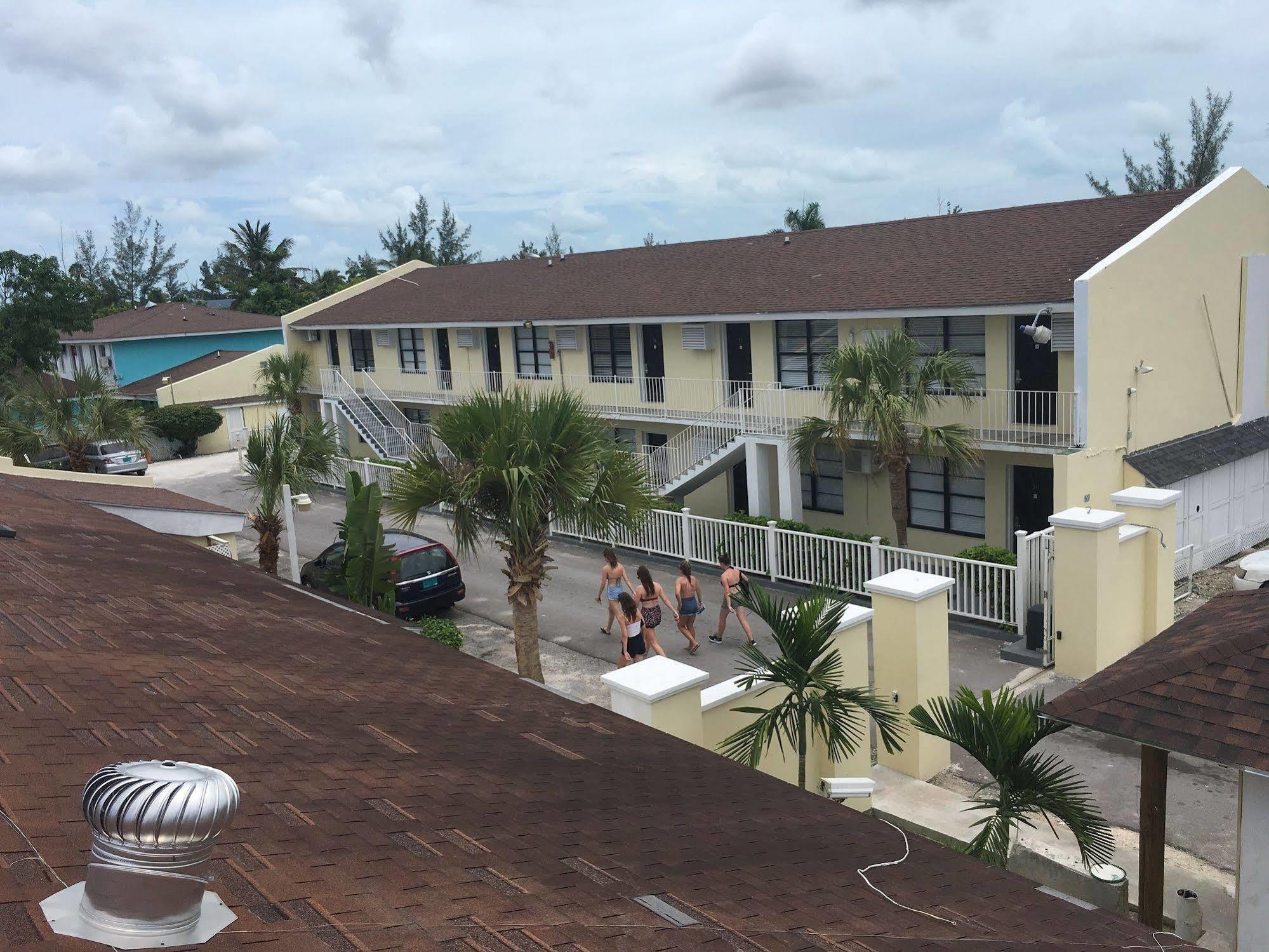 Colony Club & Hotel 3*