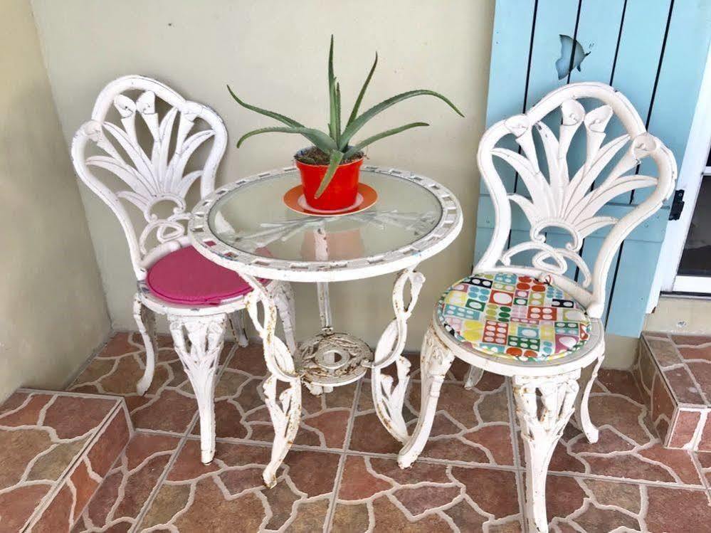 Carlas Hotel Nassau