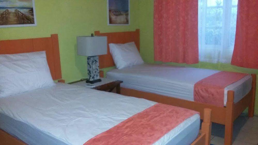 Hotel Carlas Nassau