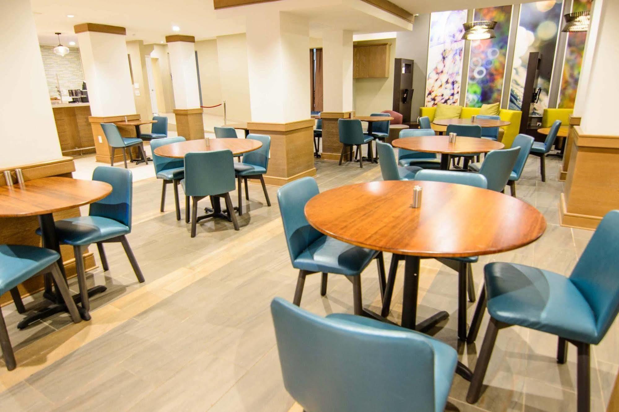 Courtyard By Marriott Downtown/junkanoo