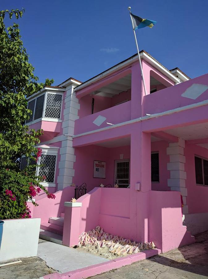 Da Pink And White Palace Hostel Nassau
