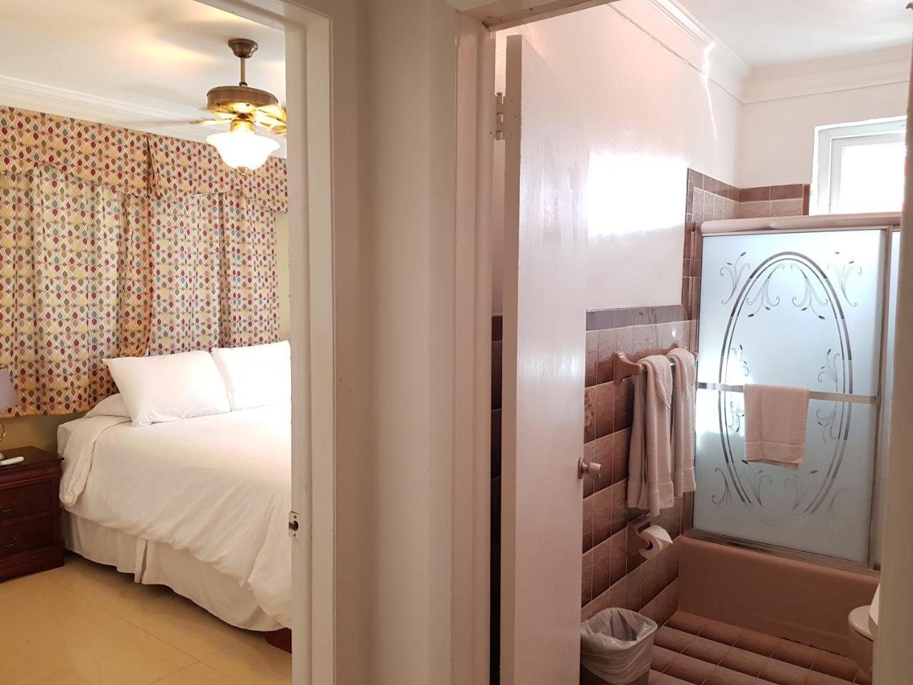 Golden Palms House Bed & Breakfast 3*