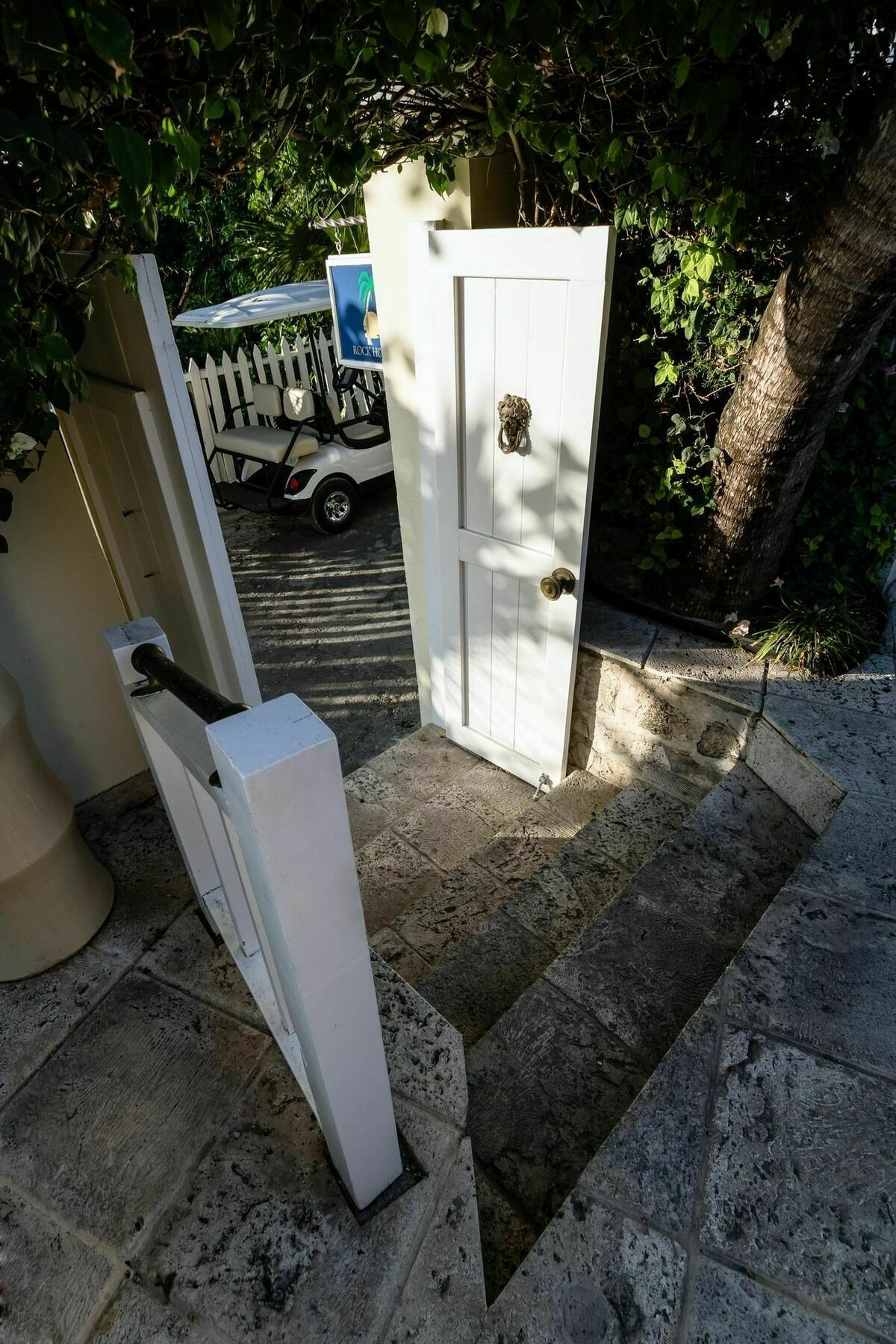 Rock House Harbour Island 3*