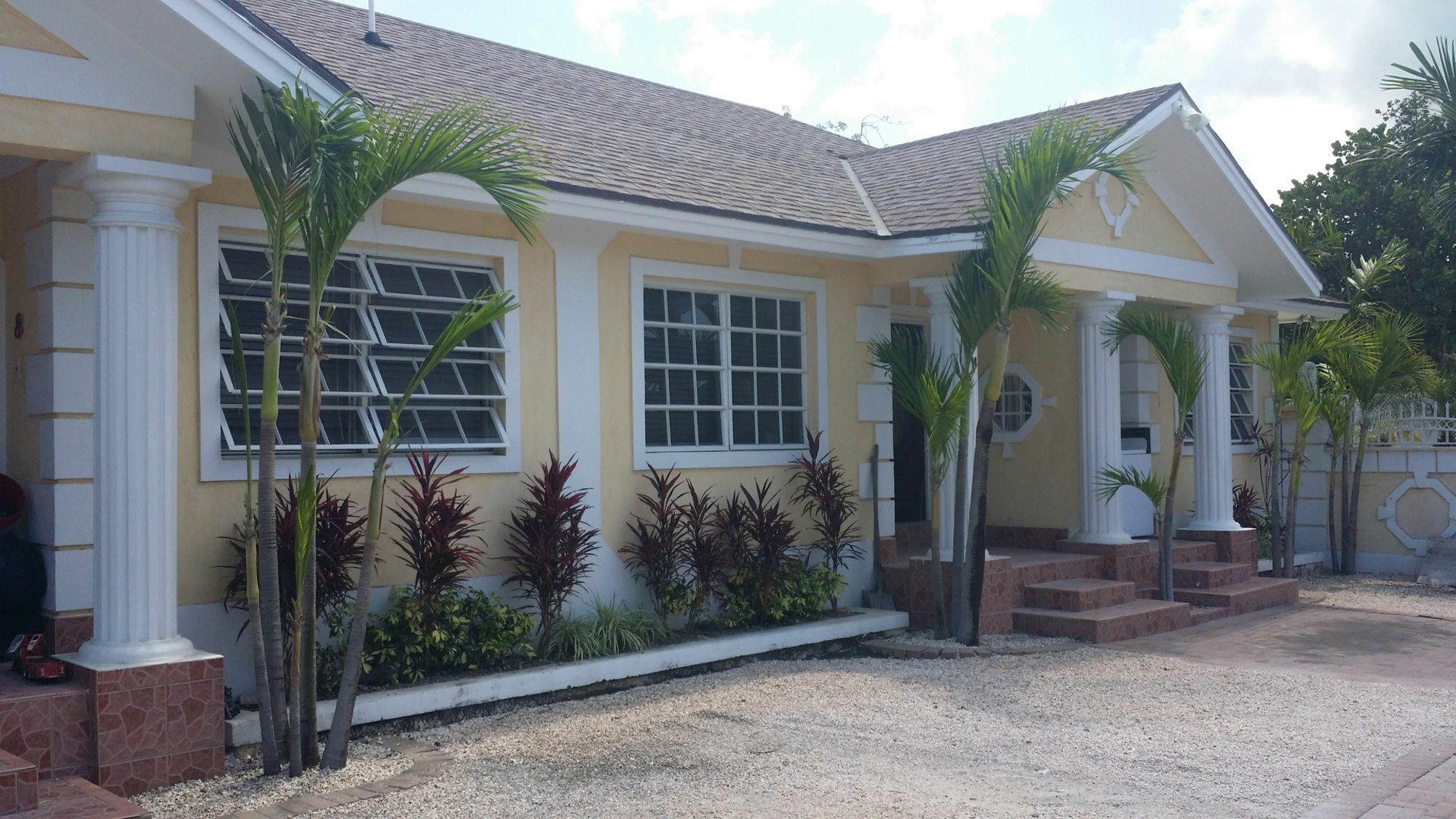 Leslie's Estates