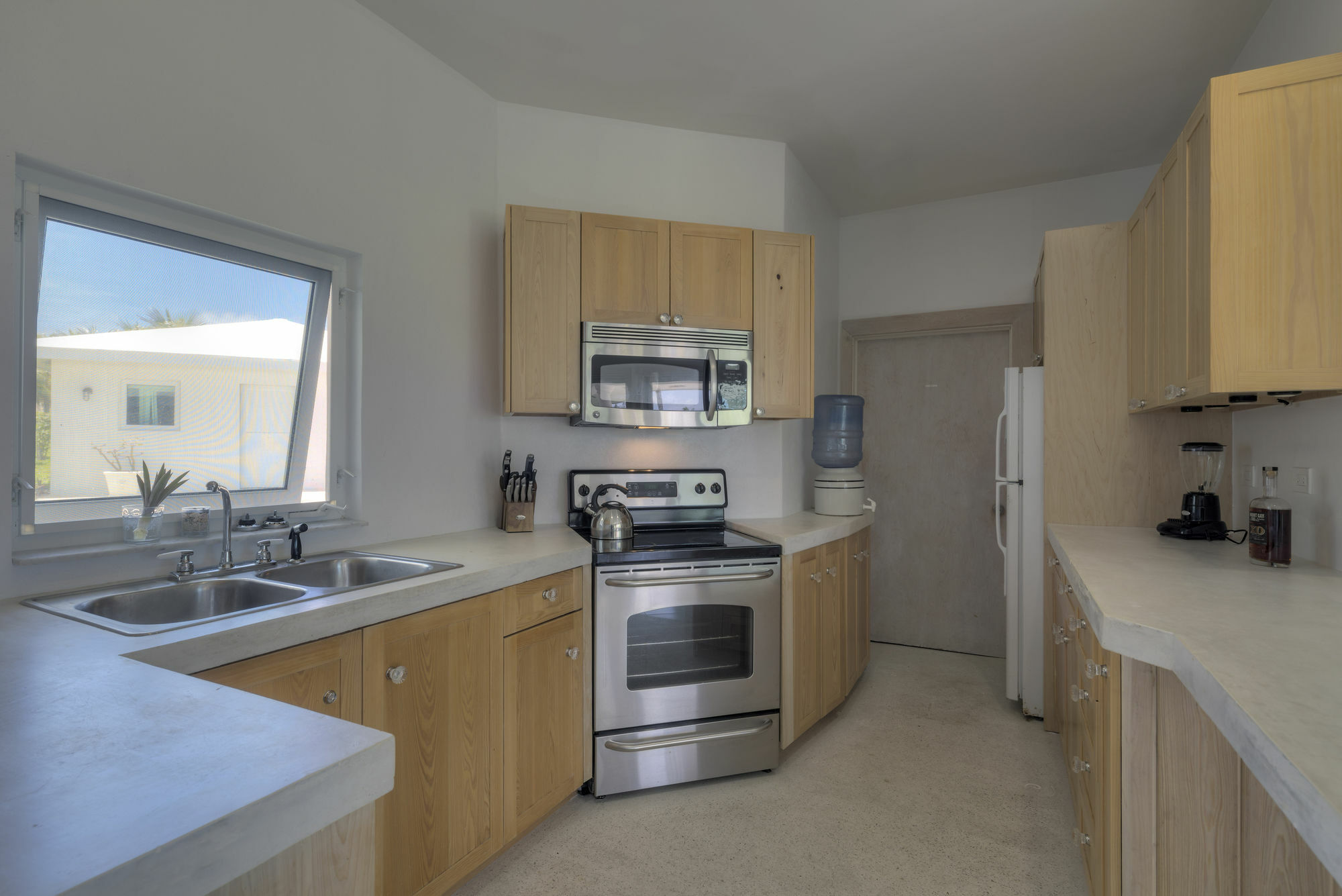 Seven Palms Apartment *