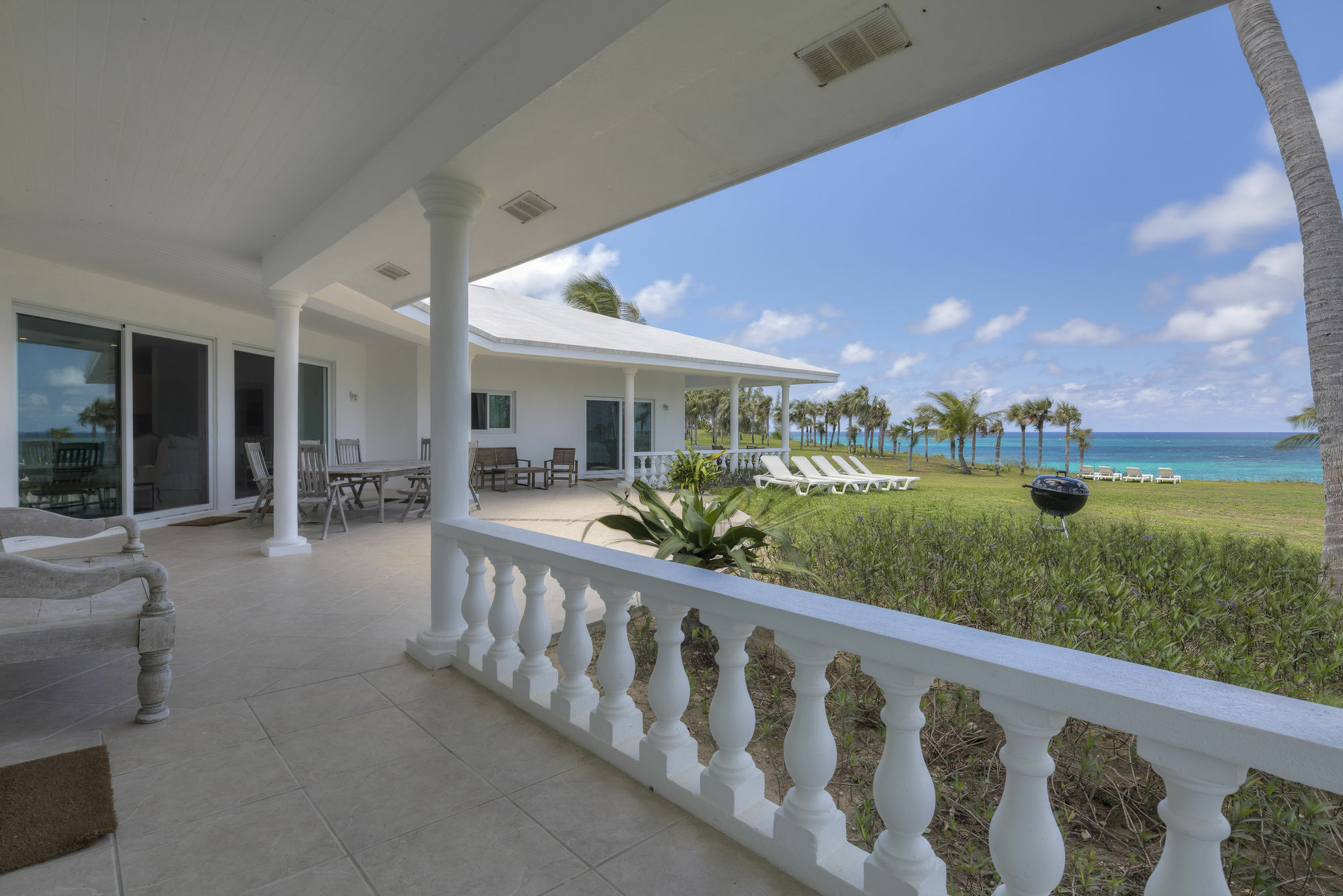 Seven Palms Apartment *
