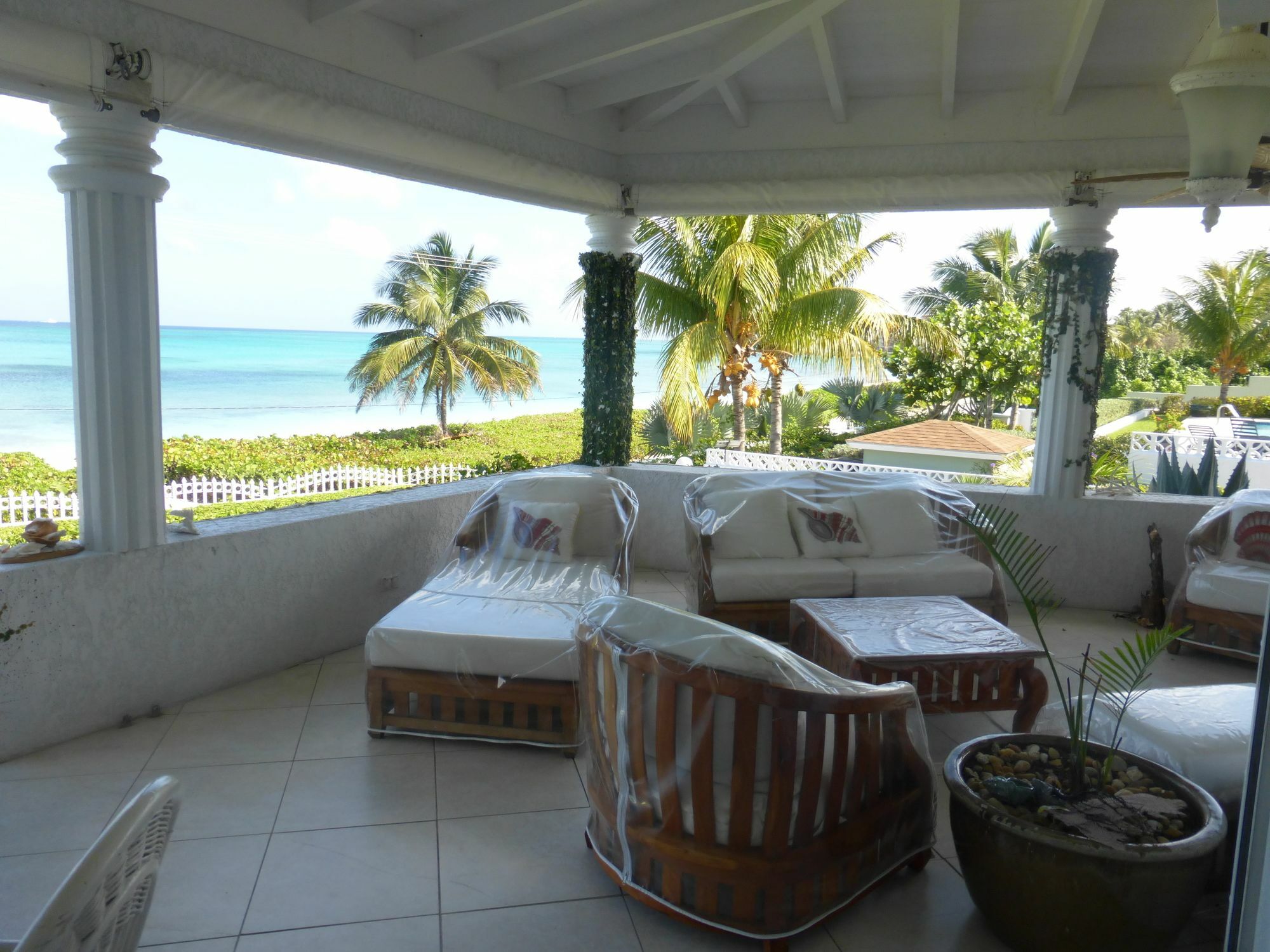 Four Bedroom Oceanfront * Nassau