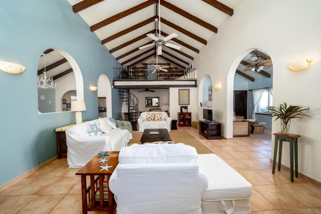 Water's Edge - Oceanfront With Private Pool *