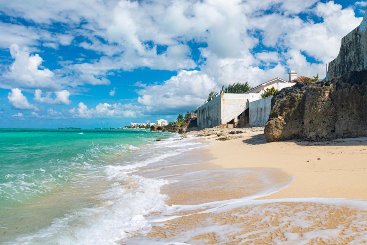 Caprice 7 -oceanfront - Gated Community With Pool * Nassau