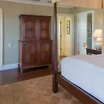 Eleven Bahama House