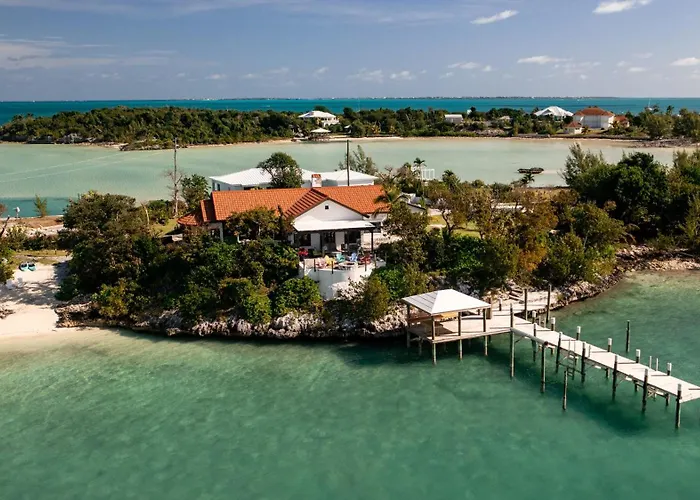 Harbour Beach Villa - Large Dock & Great Views!