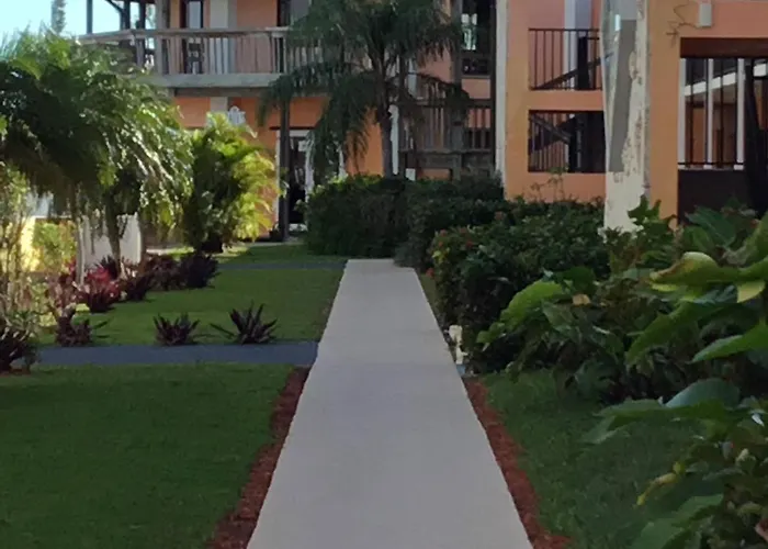 Running Mon Sunrise Resort & Marina