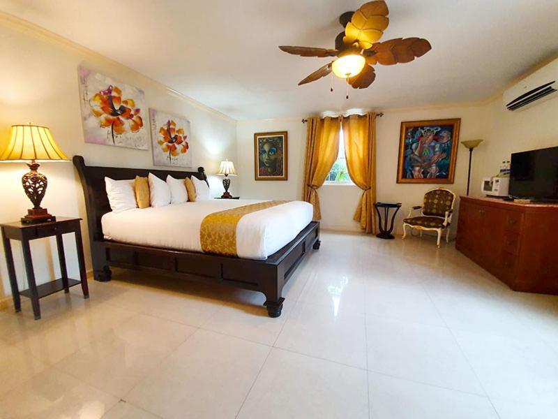 Ocean West Boutique 3* Nassau