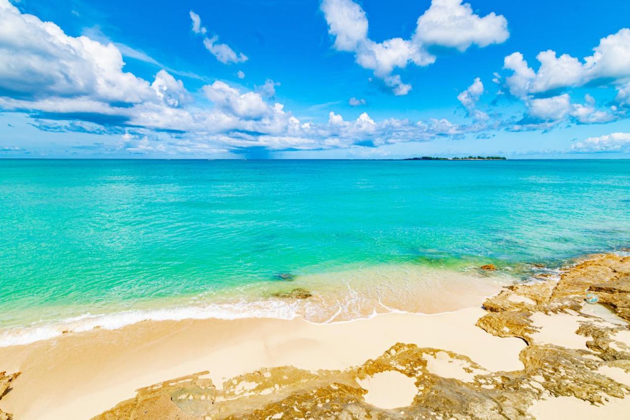 Caprice 14 - Oceanfront - Gated Community With Pool Holiday home
