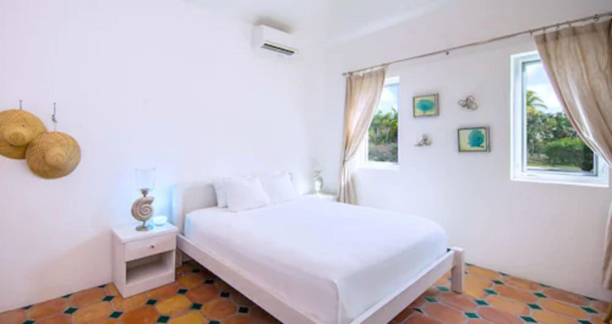 La Bougainvillea Villa Palmetto Point