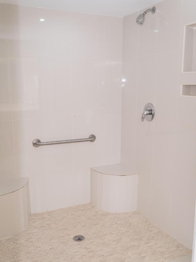Villa Deluxe Ocean View - Just Steps From White Beaches Creek Village