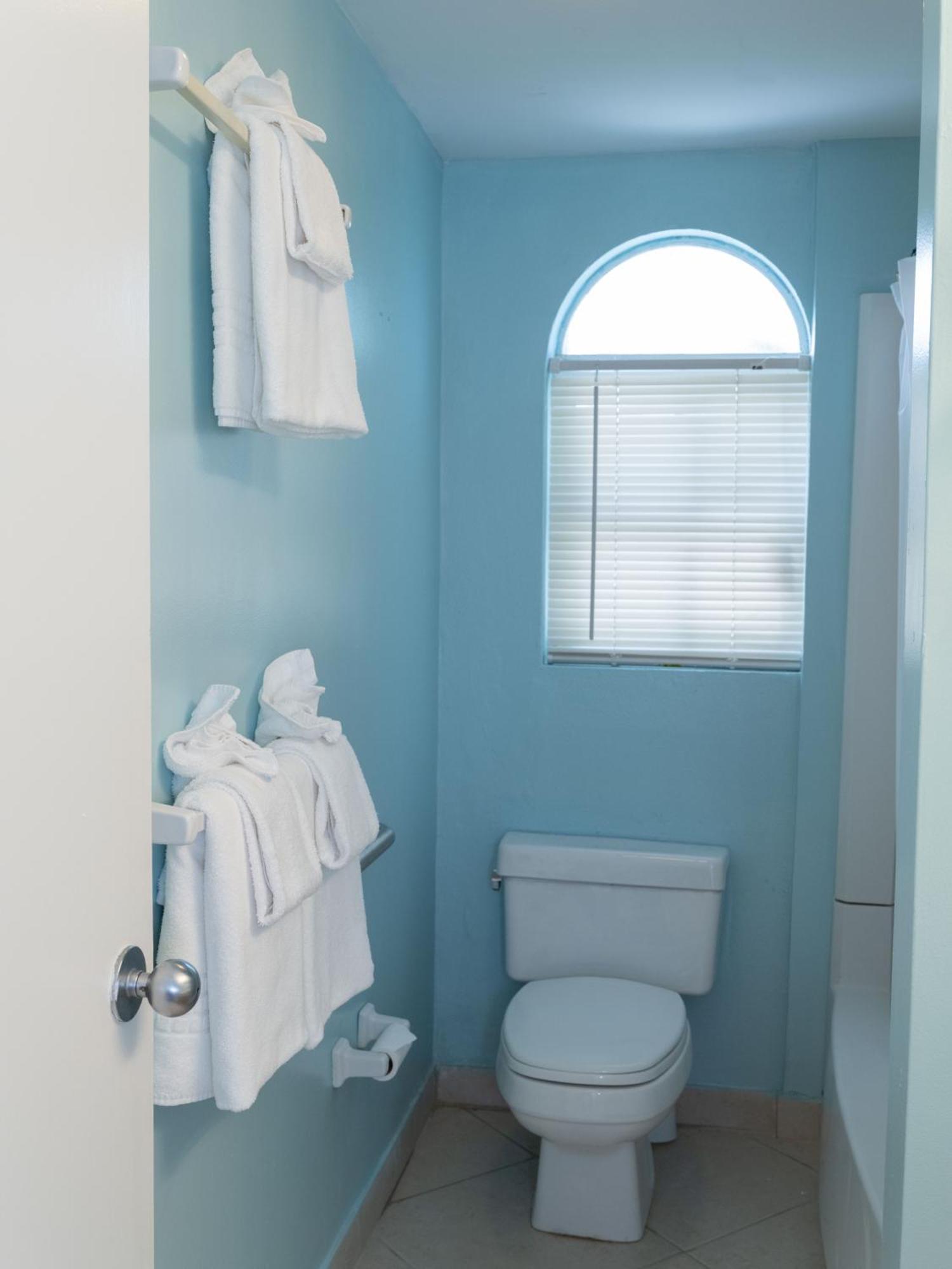 Deluxe Ocean View - Just Steps From White Beaches Villa Creek Village