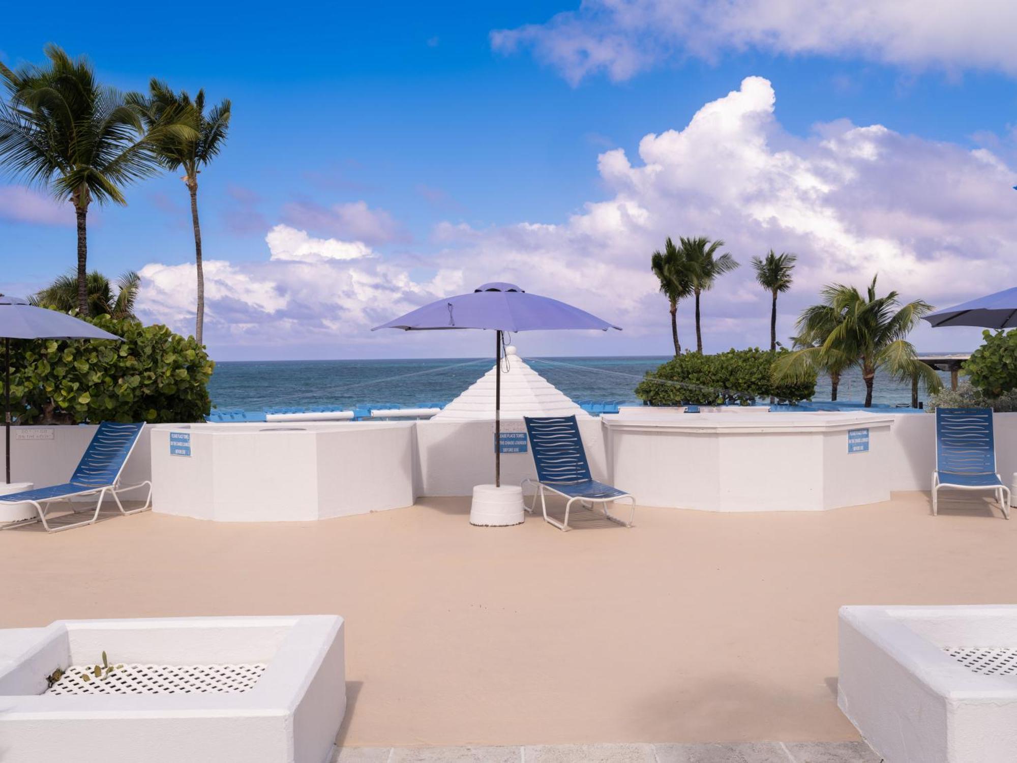 Deluxe Ocean View - Just Steps From White Beaches Villa Creek Village