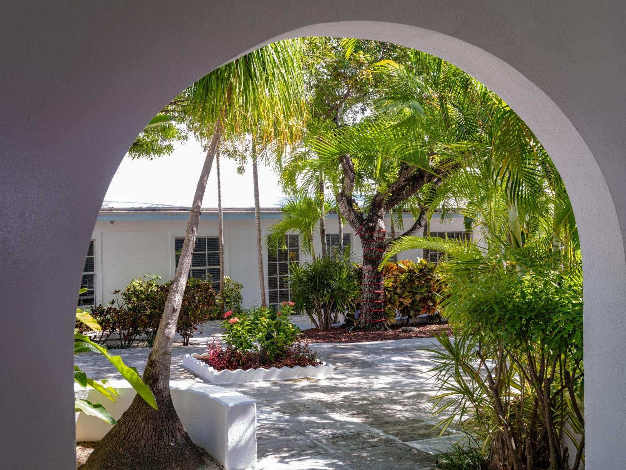 Deluxe Ocean View - Just Steps From White Beaches Villa