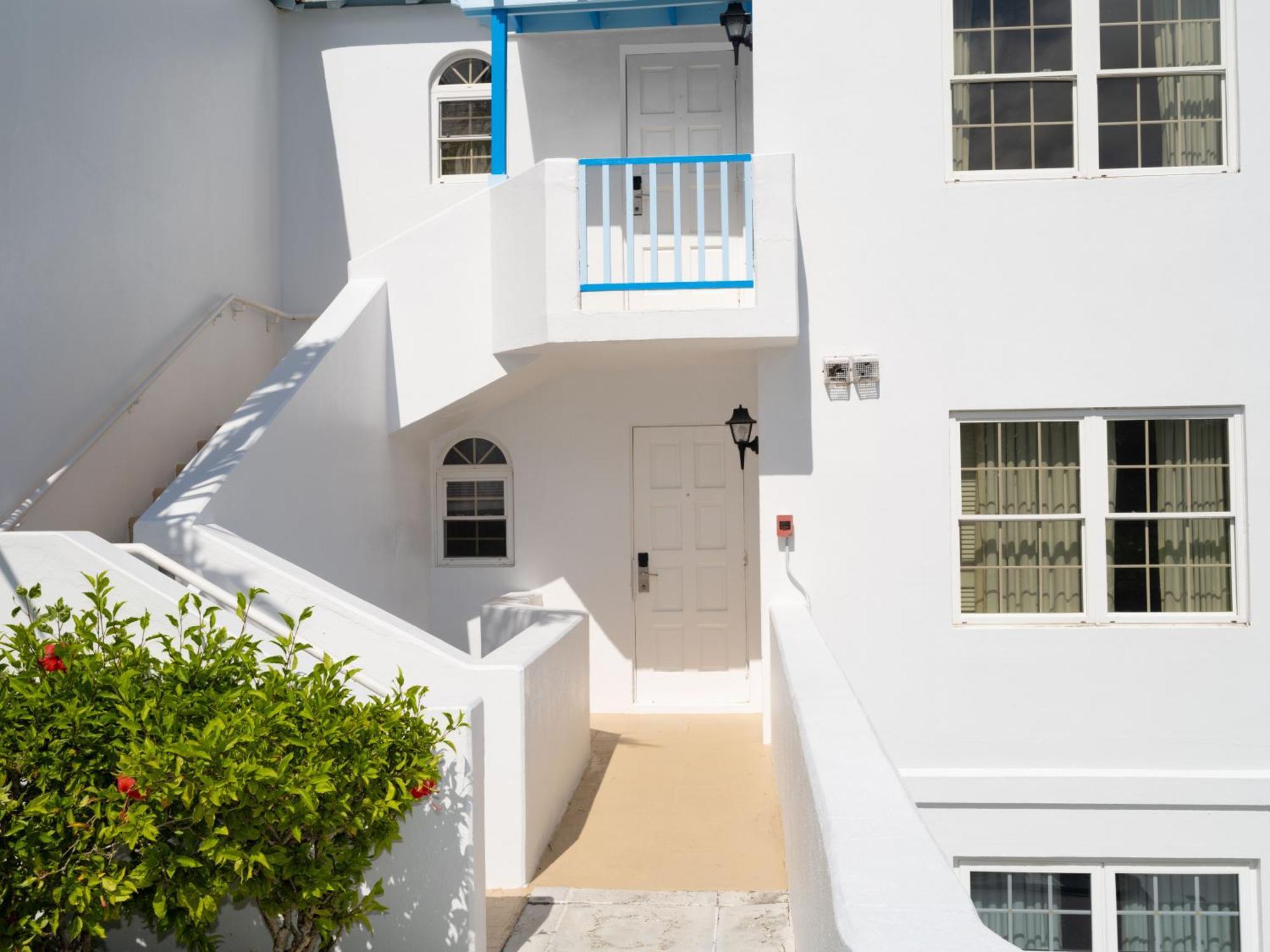 Villa Deluxe Ocean View - Just Steps From White Beaches *