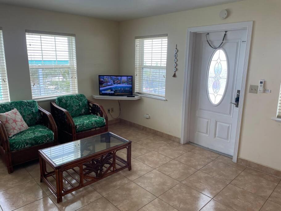 12 South Harbor View * George Town