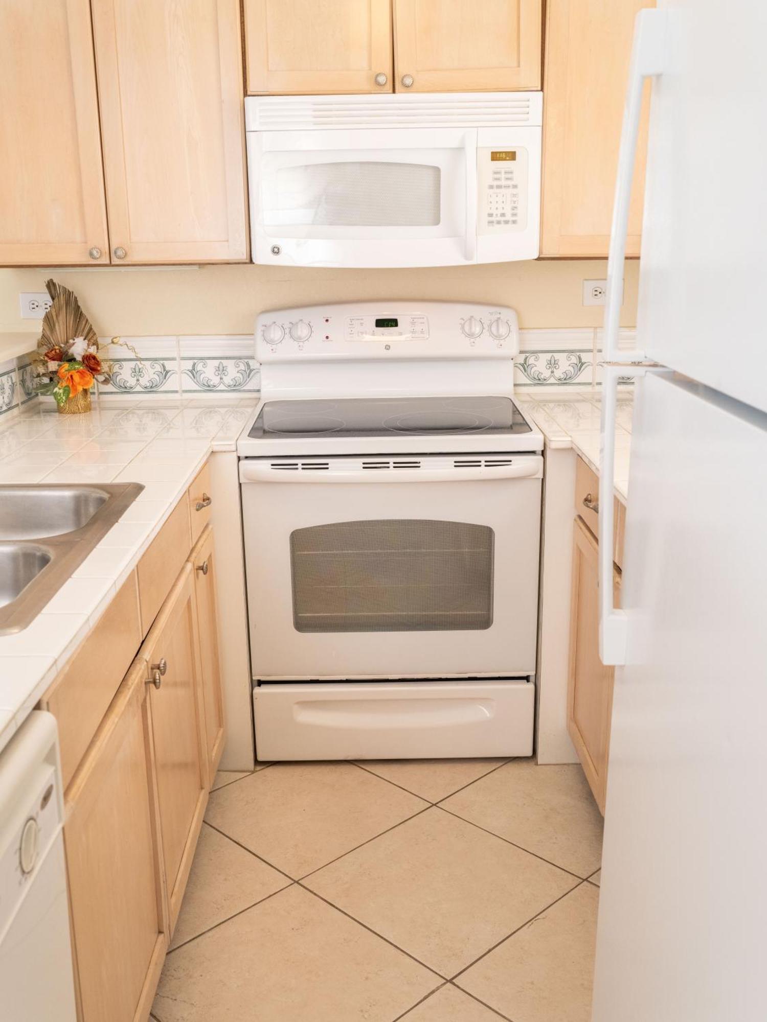 Deluxe Ocean View - Just Steps From White Beaches Creek Village