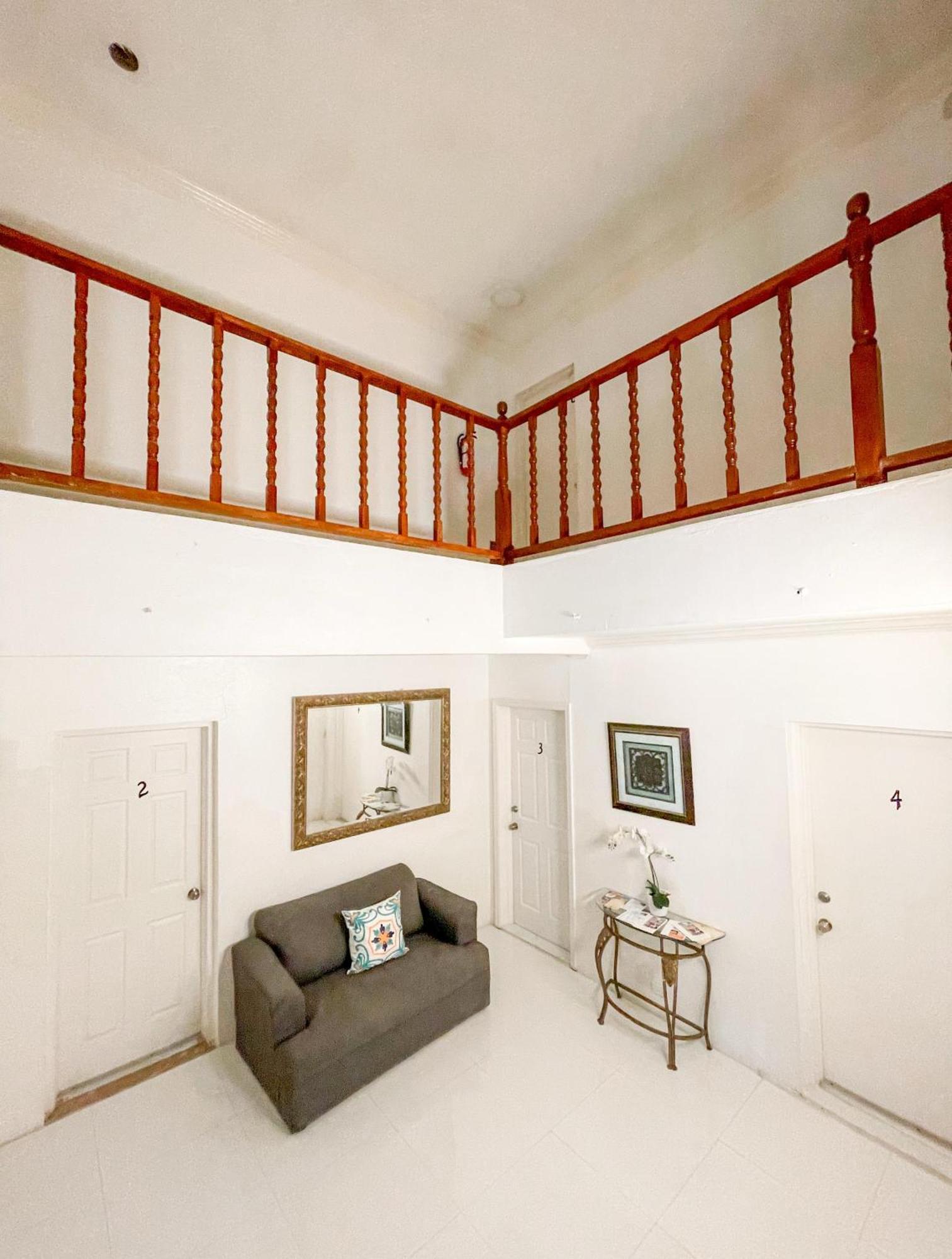 Bed & Breakfast Golden Palms House
