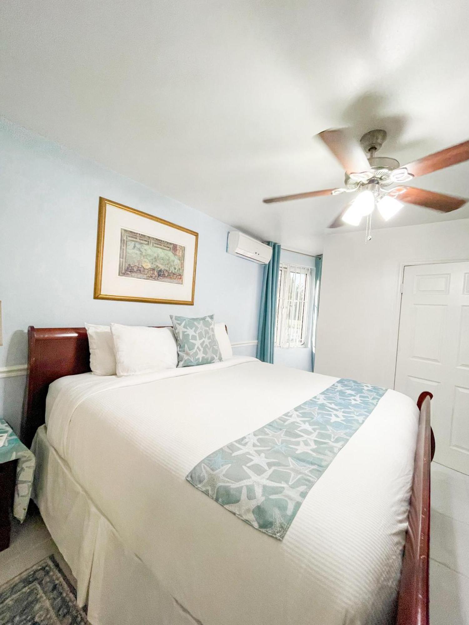 Bed & Breakfast Golden Palms House 3*