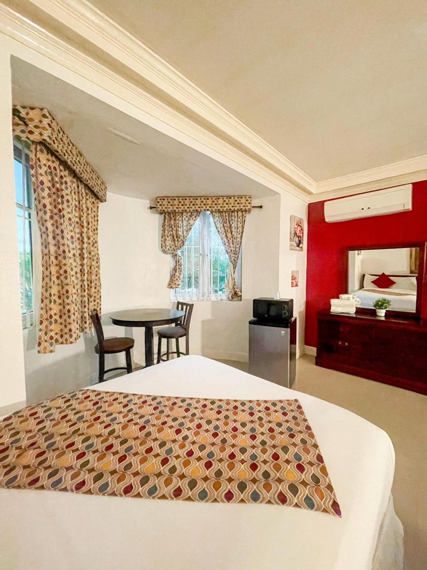 Golden Palms House 3*