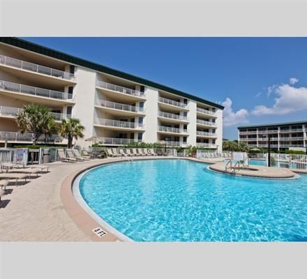 Paradise Island Club *