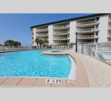 Paradise Island Club *