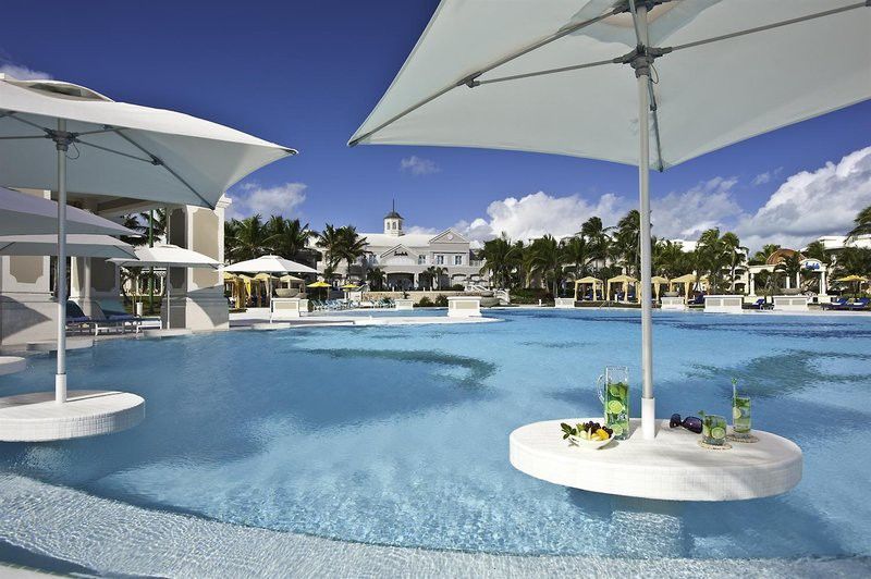 Hotel Sandals Emerald Bay 5*